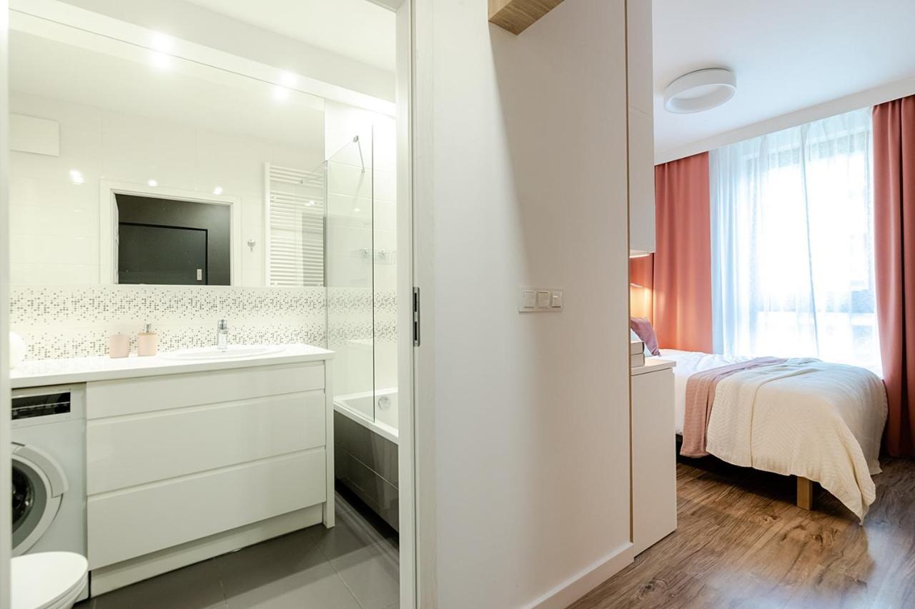 Studio Wola Apartament Kasprzaka - Wifi + Smart Tv ワルシャワ エクステリア 写真