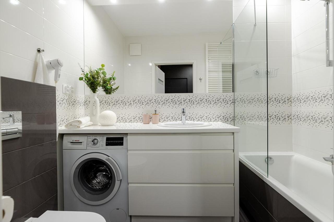 Studio Wola Apartament Kasprzaka - Wifi + Smart Tv ワルシャワ エクステリア 写真